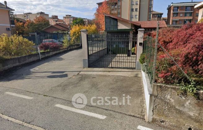 Box/posto auto in residenziale in Via Cristoforo Colombo