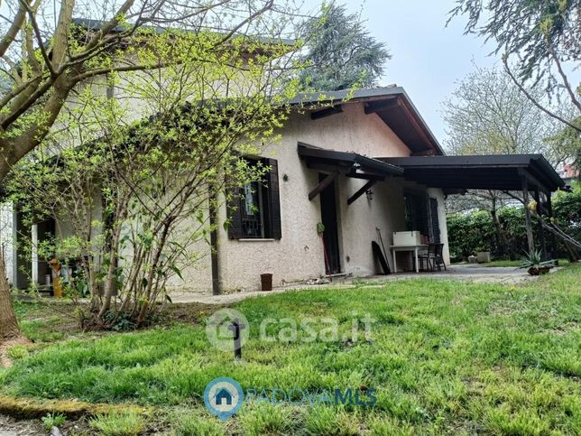 Casa bi/trifamiliare in residenziale in Via Padova