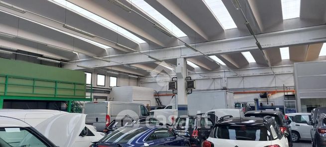 Capannone in commerciale in Via Saronno 85