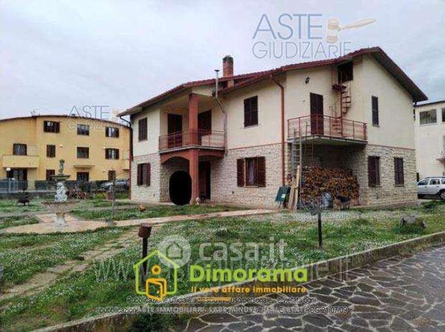 Villa in residenziale in Via Carlo Meloni 12