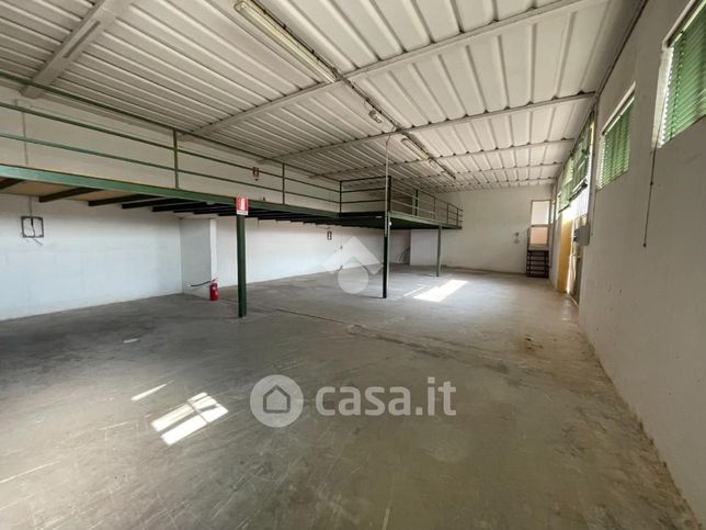Capannone in commerciale in Via Balbi 3