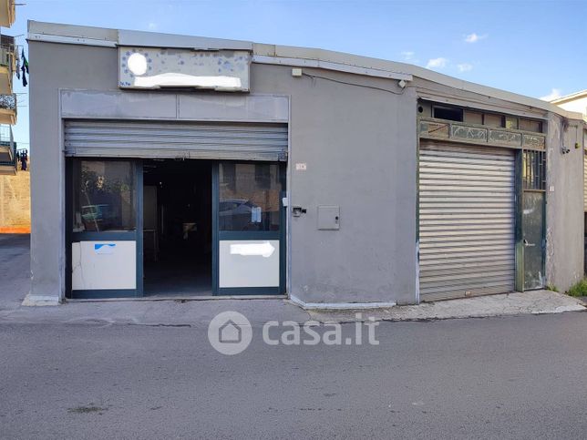 Capannone in commerciale in Via Anna Calenda de Tavani 14