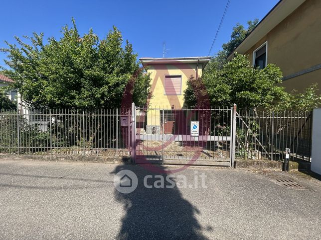 Casa indipendente in residenziale in Via Michelangelo Buonarroti 55