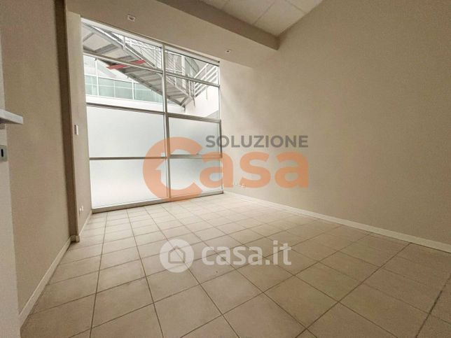 Ufficio in commerciale in Via Egidio Gorra
