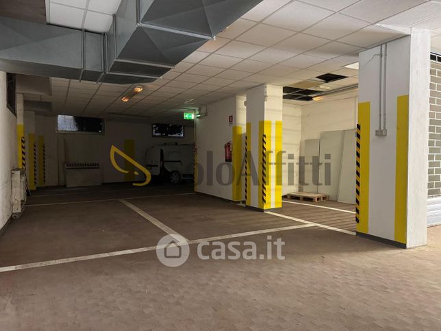 Box/posto auto in residenziale in Via Giovanni Brugnoli 6