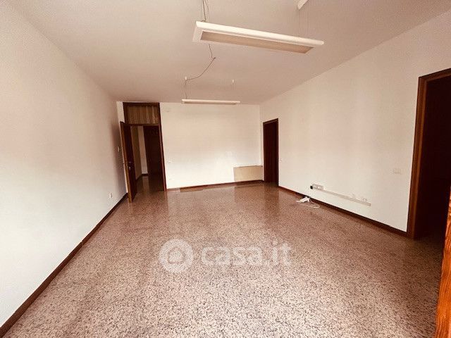 Ufficio in commerciale in