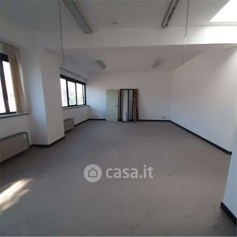 Ufficio in commerciale in 