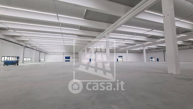 Capannone in commerciale in Viale Enrico Fermi
