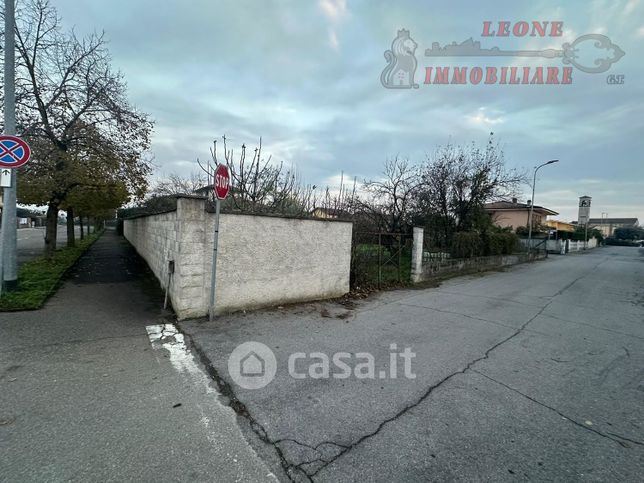 Terreno edificabile in residenziale in Via Verdi