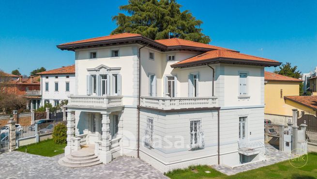 Villa in residenziale in 