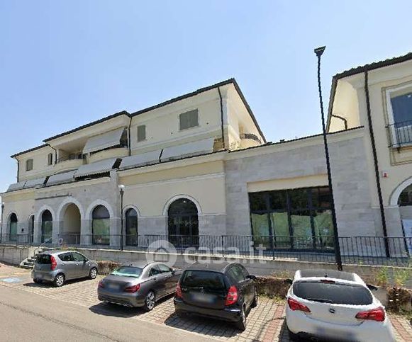 Ufficio in commerciale in Via Statale