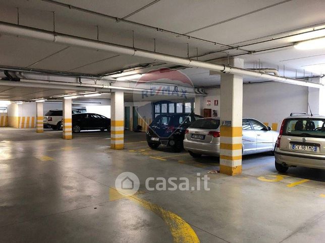 Box/posto auto in residenziale in Via Cavour