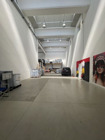 Capannone in commerciale in Via Meucci