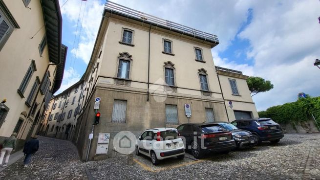 Appartamento in residenziale in Via Sant'Alessandro 65