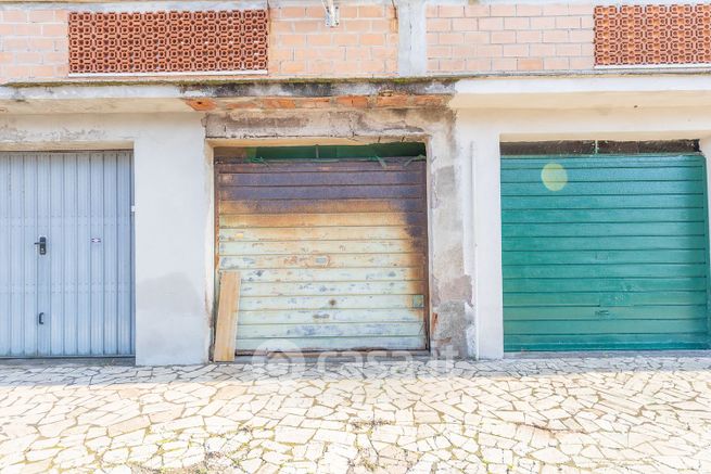 Box/posto auto in residenziale in Passeggiata delle Sirene