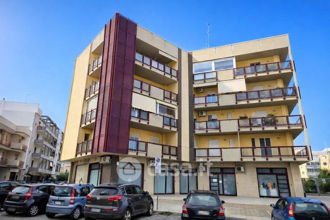 Box/posto auto in residenziale in Via Giovanni Falcone 7