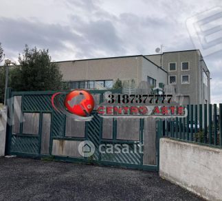 Capannone in commerciale in Via Alberto La Rosa