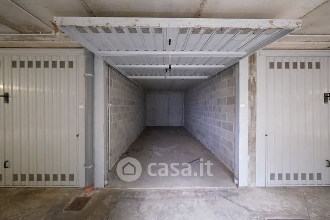 Box/posto auto in residenziale in Via Martiri di Cefalonia