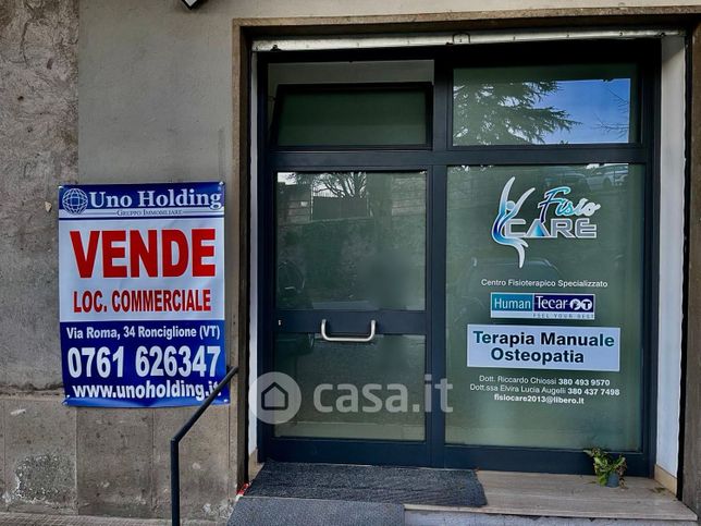 Negozio/locale commerciale in commerciale in Viale San Francesco D'Assisi 26