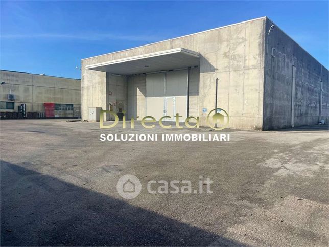 Capannone in commerciale in Via Foresto