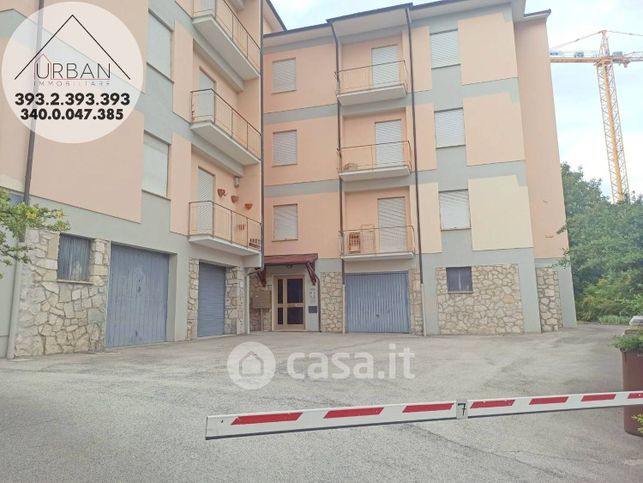 Appartamento in residenziale in Via Atri 7