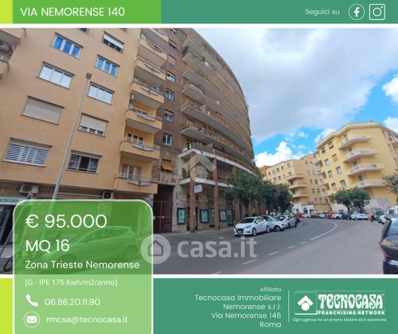 Box/posto auto in residenziale in Via Lucrino 27