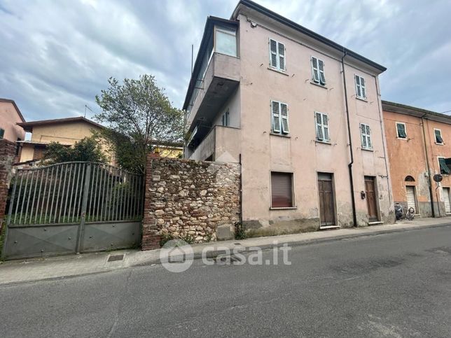 Casa indipendente in residenziale in Via Farini 17