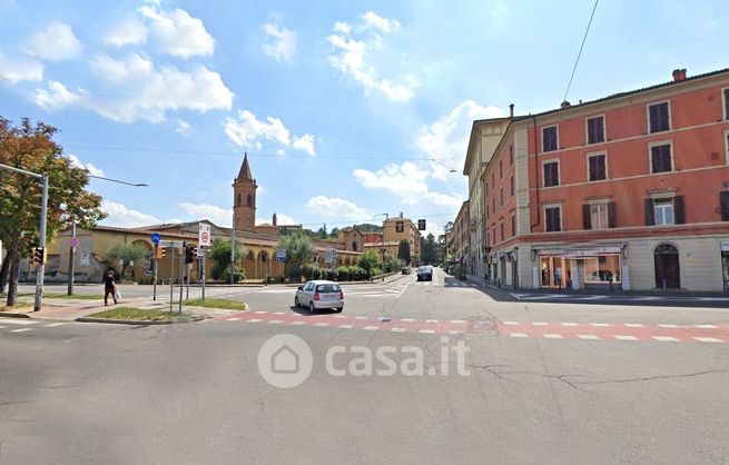 Attività/licenza (con o senza mura) in commerciale in Piazza di Porta San Mamolo