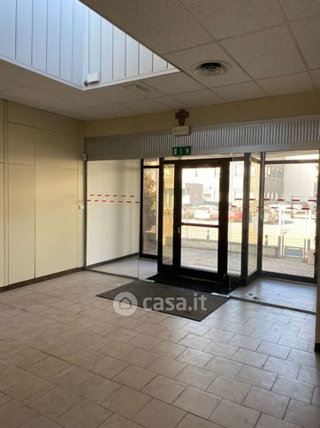 Capannone in commerciale in 