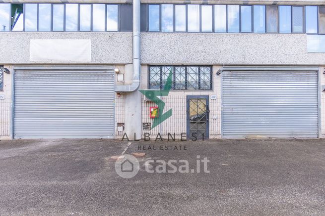 Capannone in commerciale in Via degli Olmetti