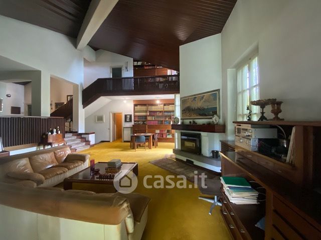 Villa in residenziale in 