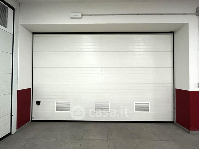 Garage/posto auto in residenziale in Via Andrea Costa 131