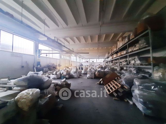 Capannone in commerciale in Via Brigata Garibaldi