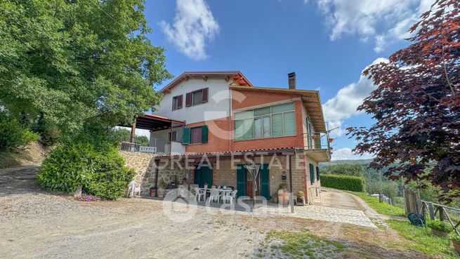 Casa bi/trifamiliare in residenziale in Località Migliaiolo