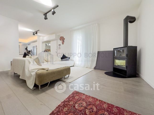 Villetta a schiera in residenziale in Via U. Foscolo