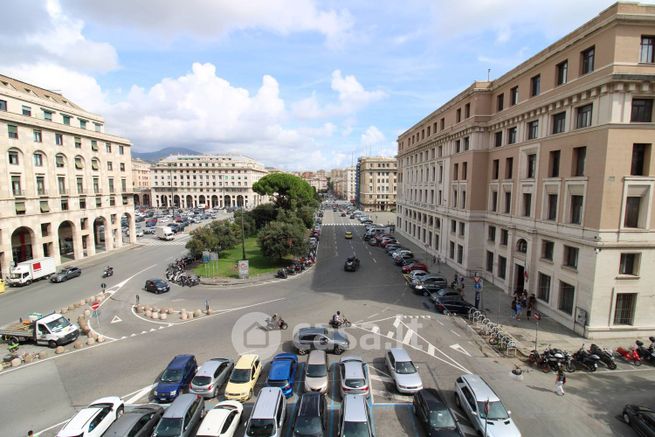 Ufficio in commerciale in Via Giuseppe Macaggi