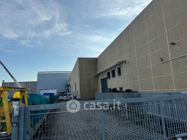 Capannone in commerciale in Via Portici Manarini 29