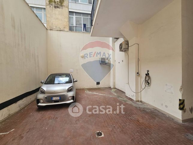 Box/posto auto in residenziale in Via Andrea da Bari 80