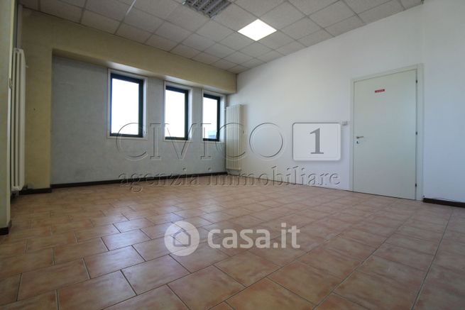 Ufficio in commerciale in Via Meucci