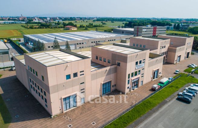 Capannone in commerciale in Via Ciucani