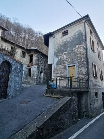 Casa indipendente in residenziale in Via Roma 5