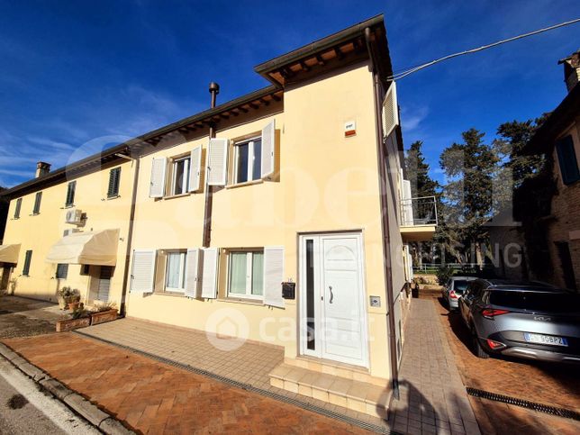 Villa in residenziale in Via della Madonnina 16