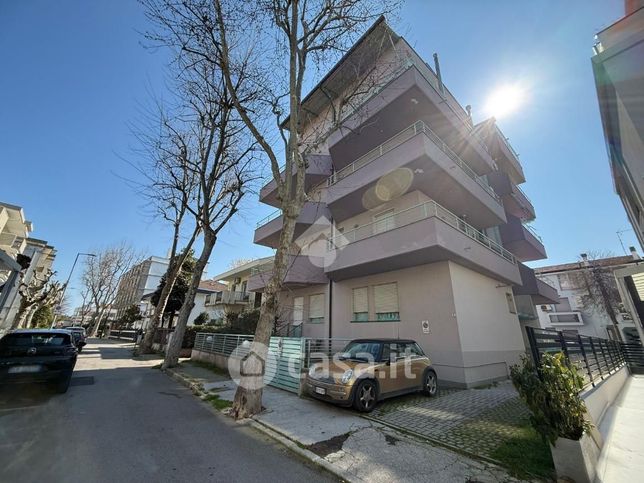 Appartamento in residenziale in Via U. Foscolo 9