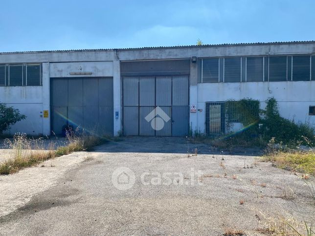 Capannone in commerciale in Strada Maglio 61