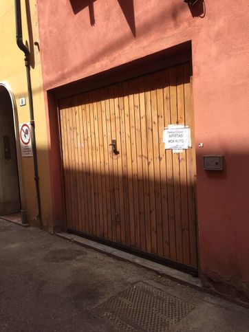 Garage/posto auto in residenziale in Via Vinazzetti 8