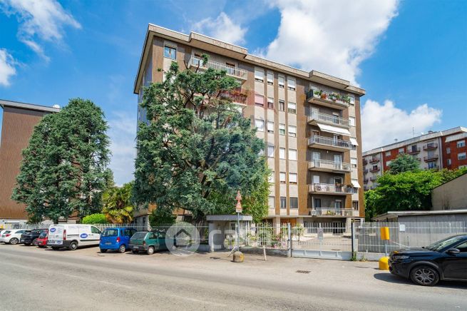 Ufficio in commerciale in Viale Italia 8