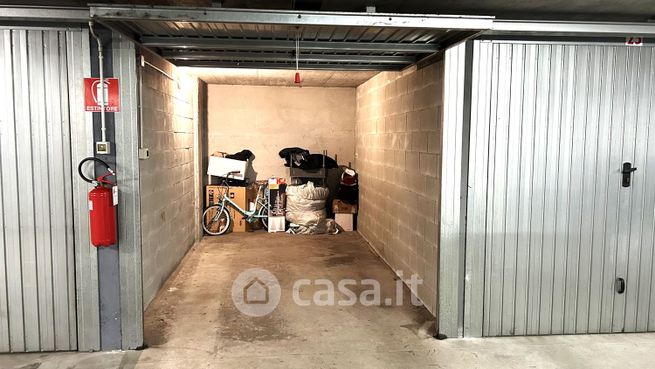 Box/posto auto in residenziale in Via Canelli 61