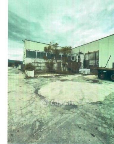 Capannone in commerciale in Contrada Sterparo