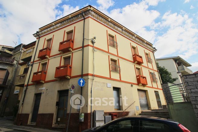 Casa indipendente in residenziale in Piazza San Lussorio 1