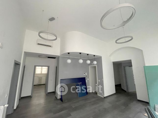 Ufficio in commerciale in Via Raffaello Sanzio 4
